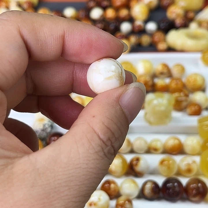 玖***木琥珀颈饰未镶嵌150