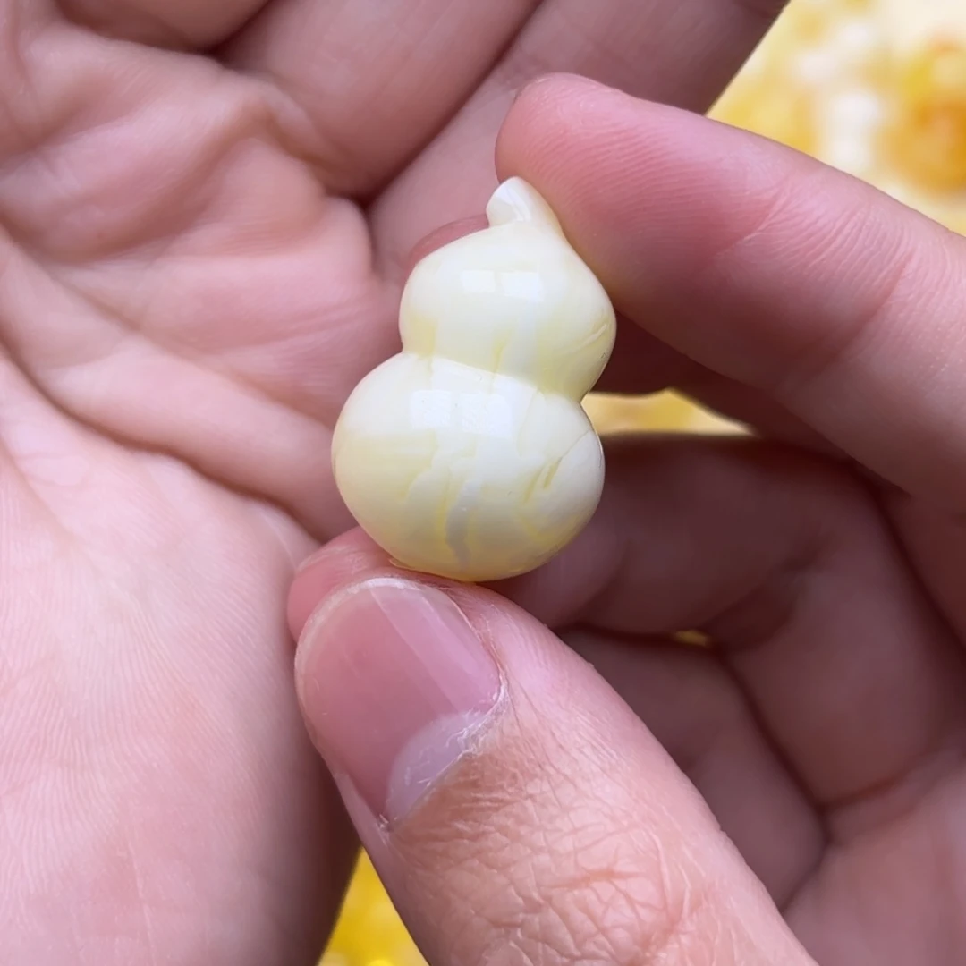 琥珀未镶嵌裸石26