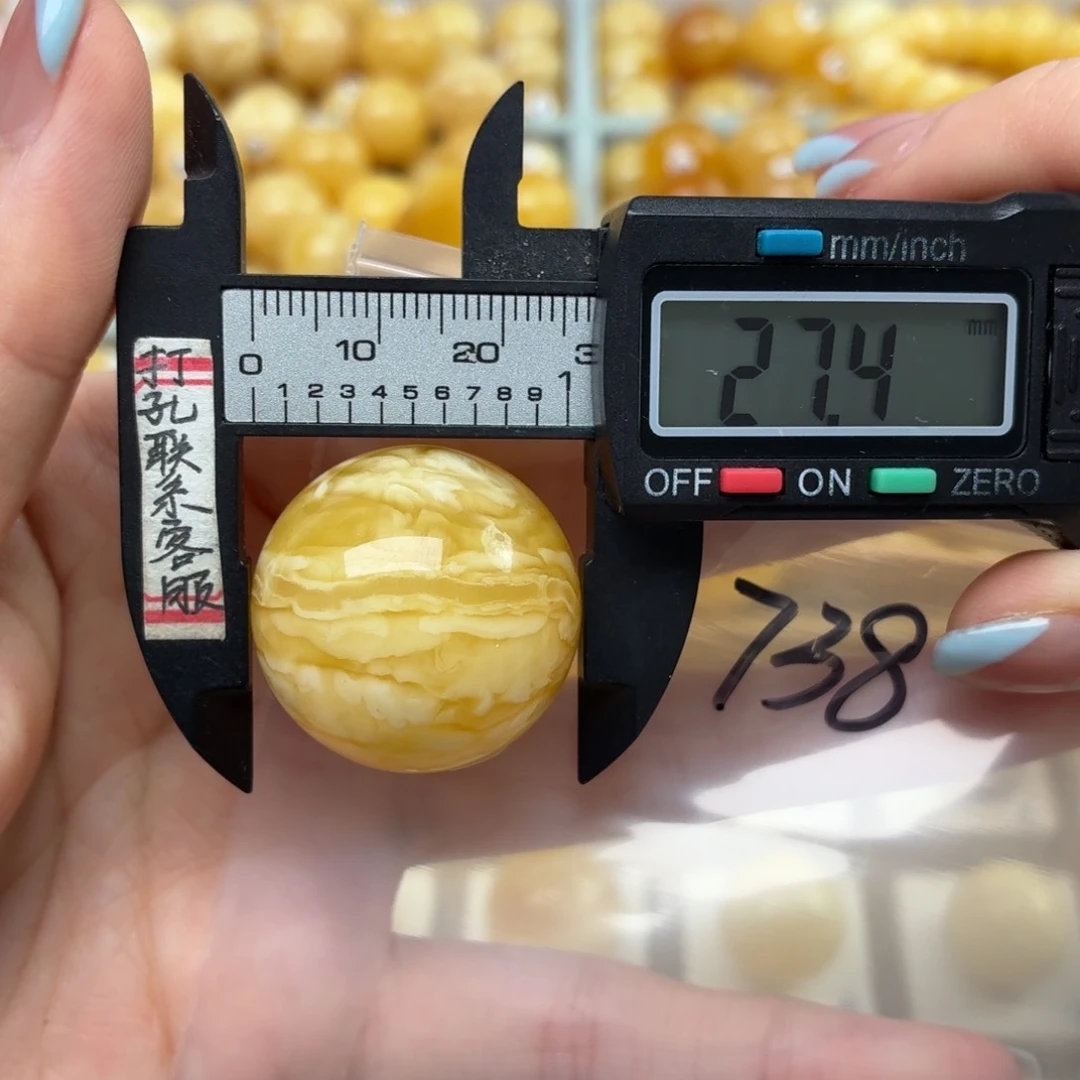 ****呀未镶嵌琥珀裸石微瑕