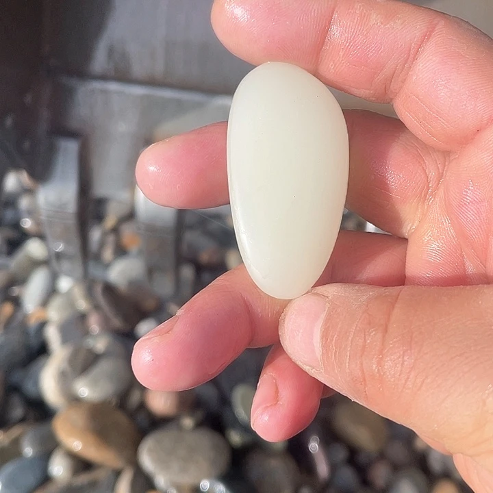 颈饰未镶嵌和田玉（糖玉）