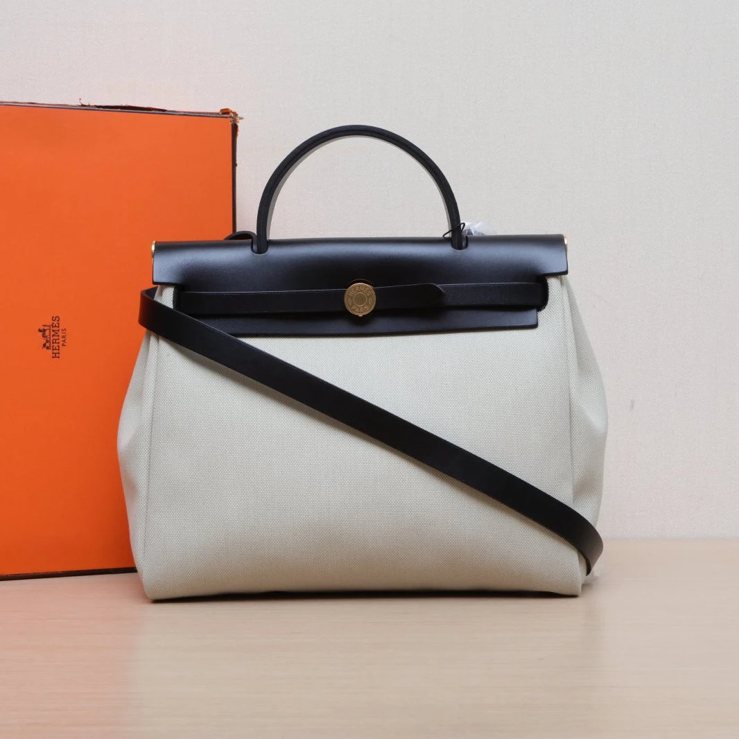 未使用 Hermes/爱马仕 小花6枫Herbag 31 冰川白拼黑色 B刻 金扣