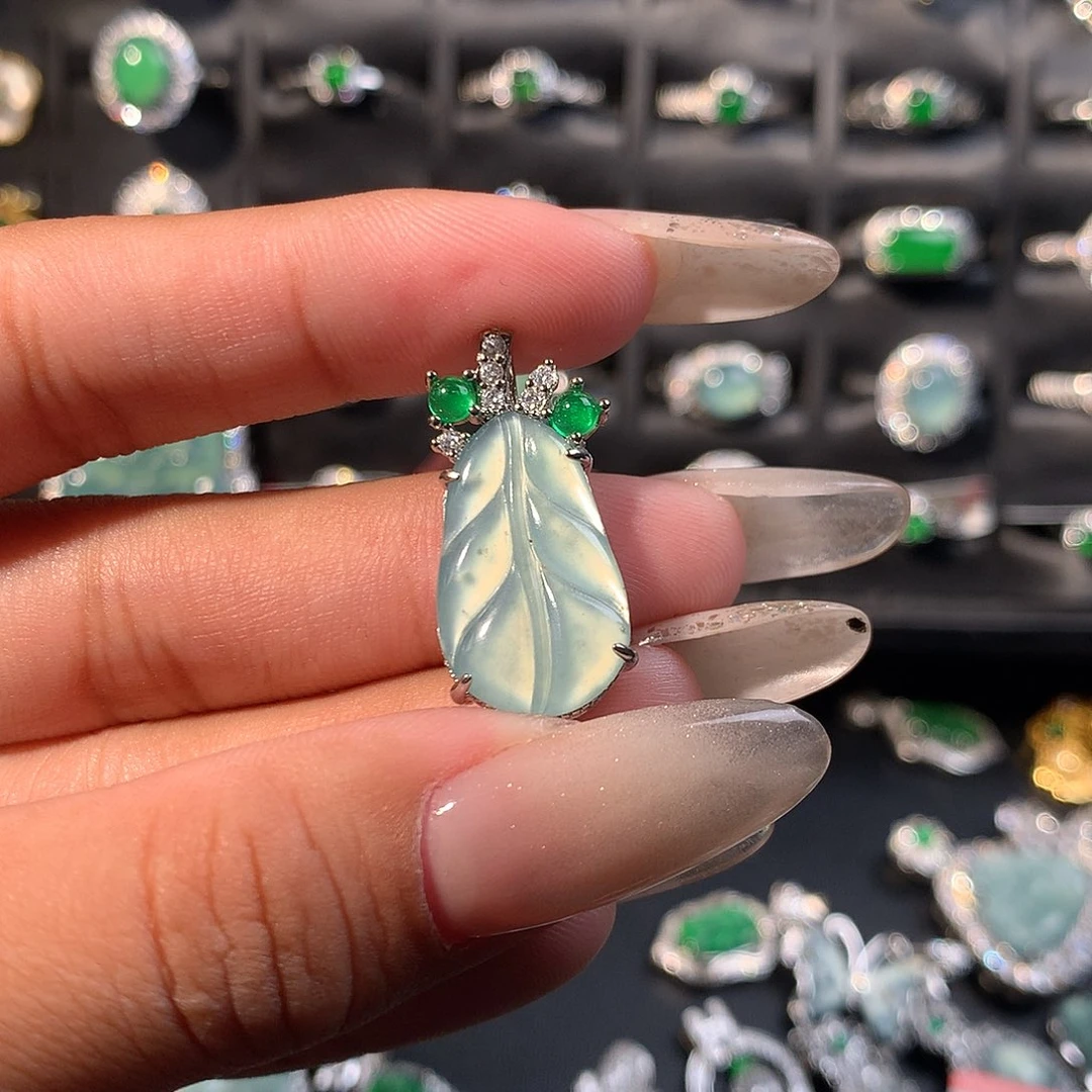 十***一翡翠未镶嵌吊坠(赠链)