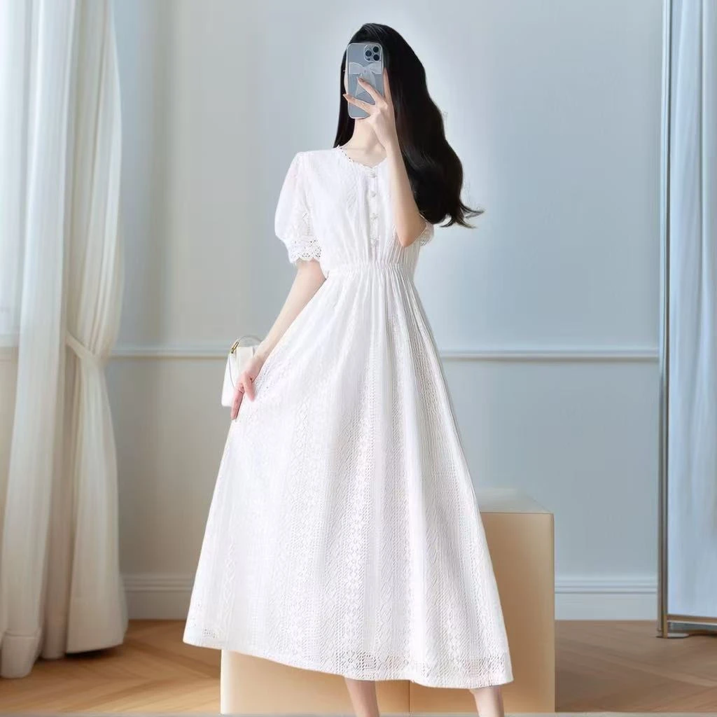 白色蕾丝连衣裙2025新款仙女今年流行白色裙子法式收腰气质连衣裙