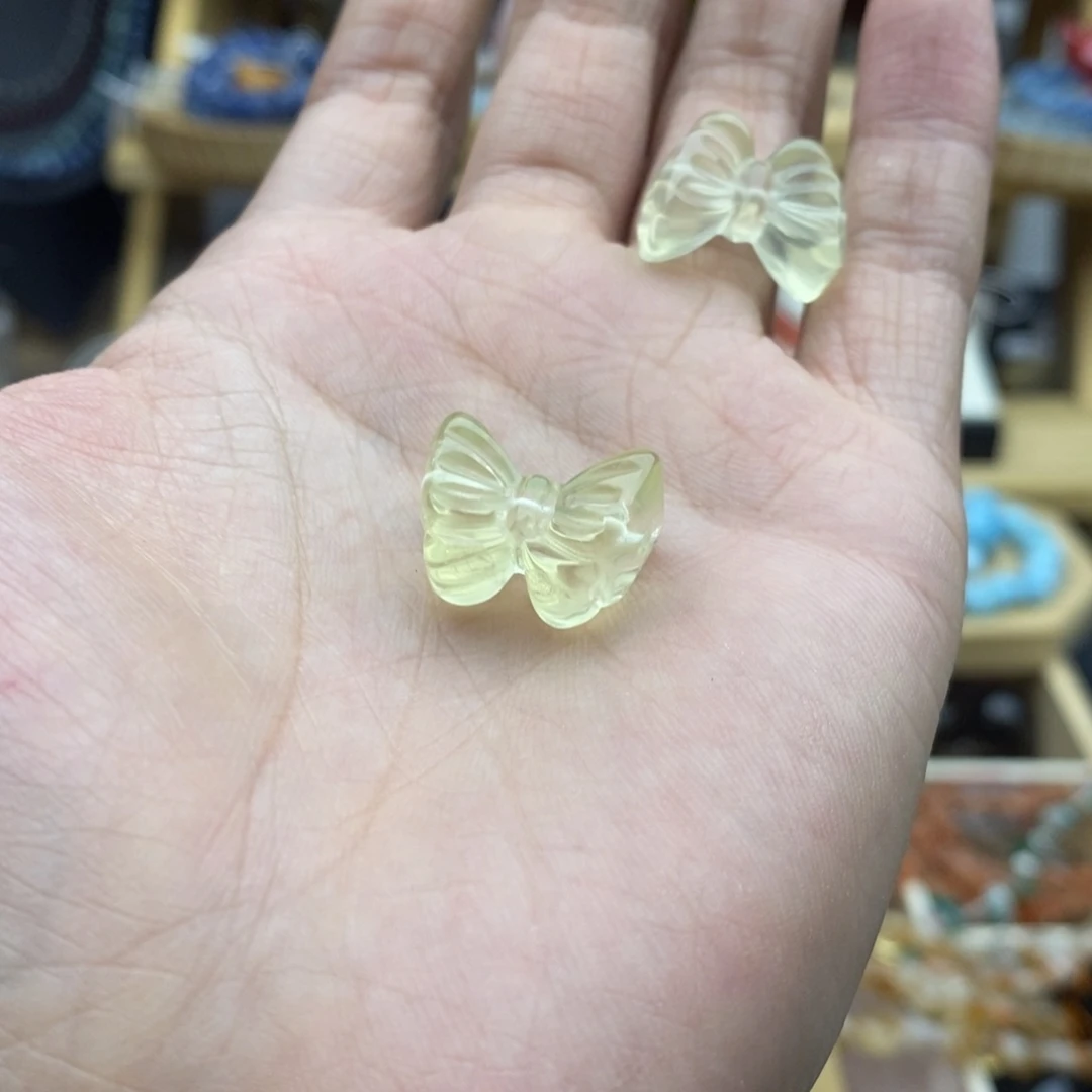 玛瑙/玉髓未镶嵌珠宝半成品一个天然柠檬晶蝴蝶