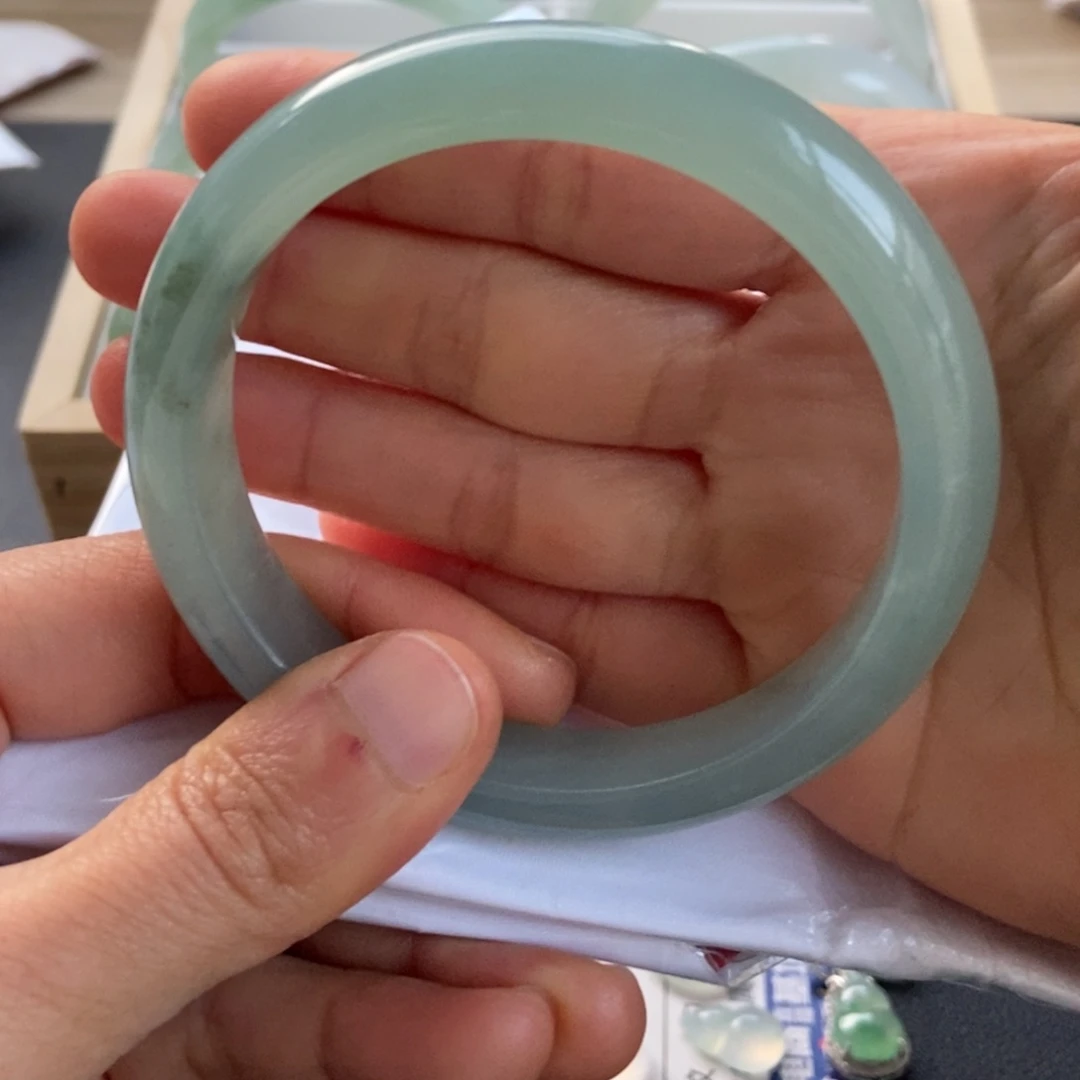 翡翠手镯未镶嵌手镯