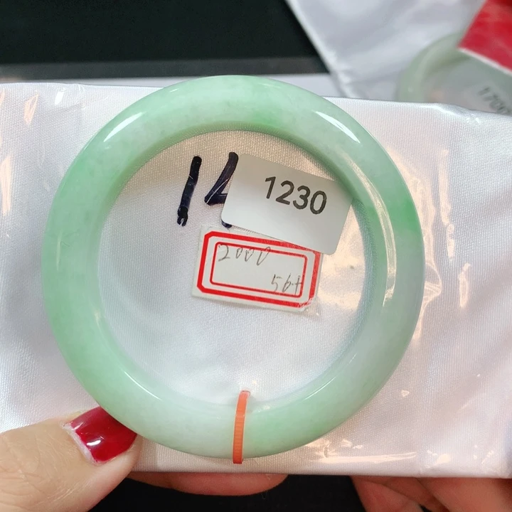 翡翠手镯未镶嵌天然翡翠手镯02