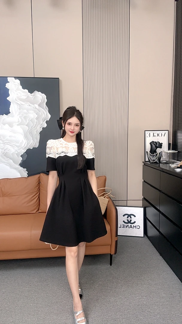 2025夏季新款高级感法式气质蕾丝拼接小黑裙遮肚显瘦A字连衣裙女