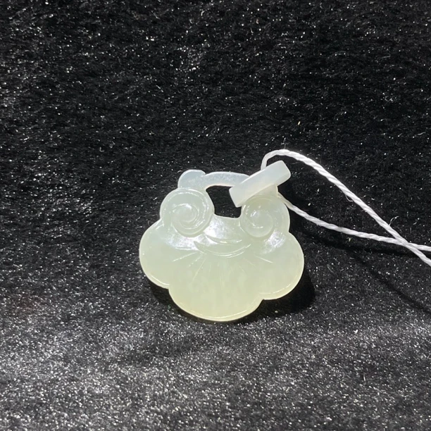 和田玉平安锁2505190022