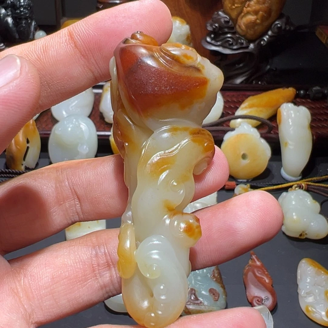 颈饰未镶嵌和田玉（子料）想****杨