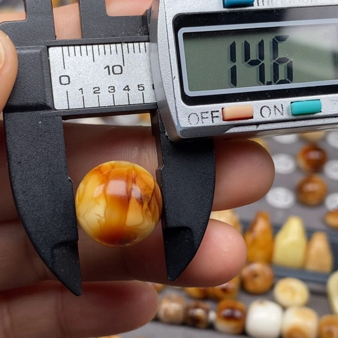 裸石琥珀未镶嵌圆珠