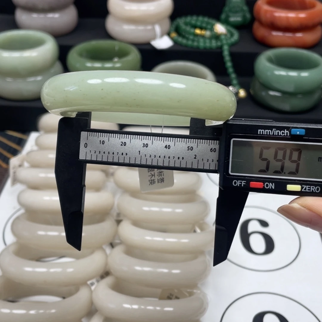 石英质玉（非洲翠）合金手镯