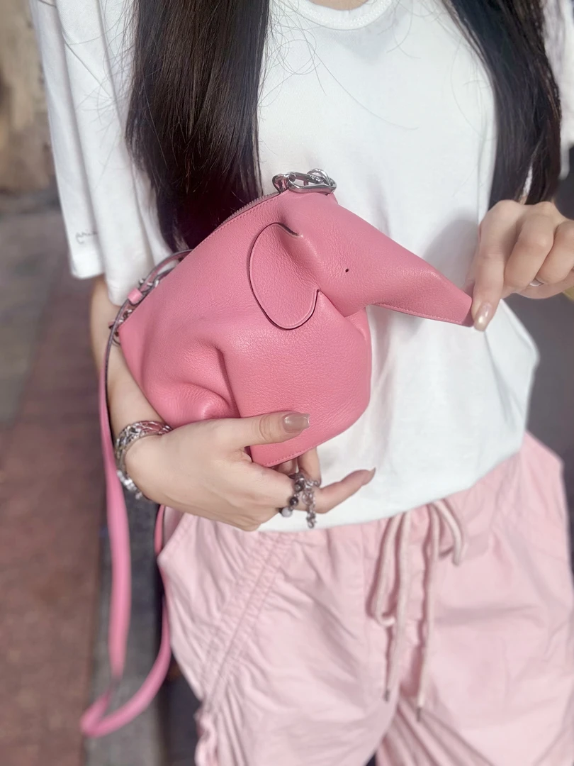 95新 LOEWE/罗意威 Loewe 怪怪 粉色小象斜挎包