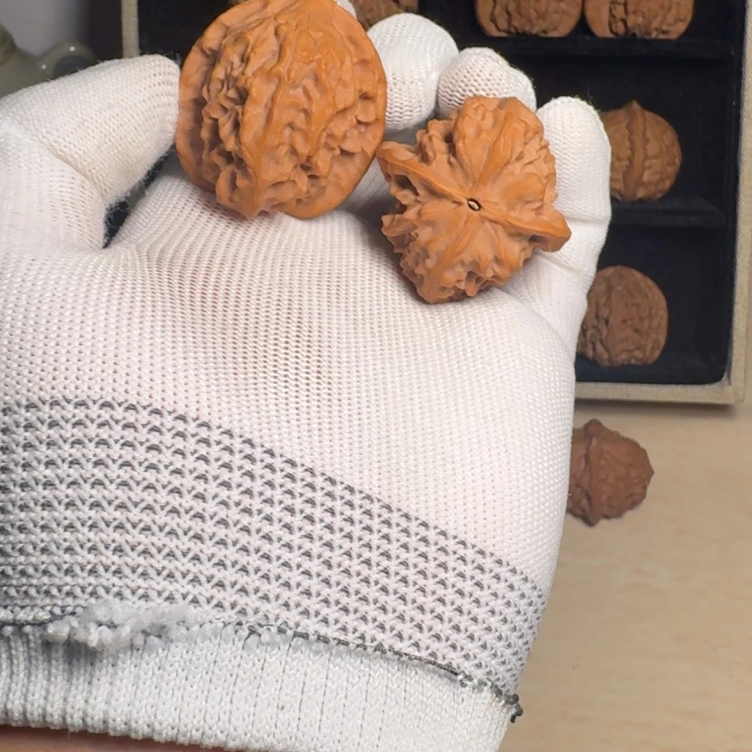 文玩核桃吊坠玲珑