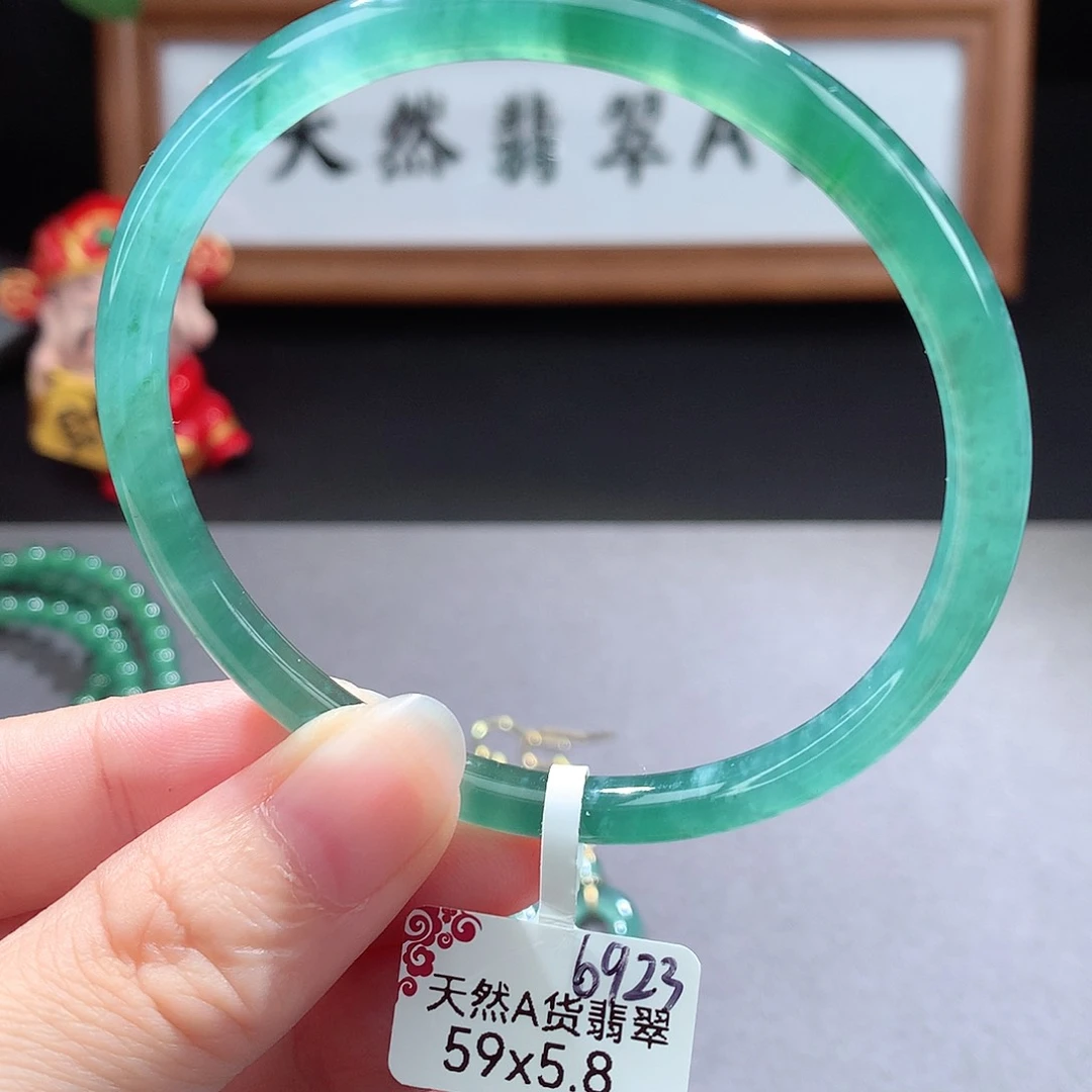 未镶嵌手镯（圆镯）翡翠