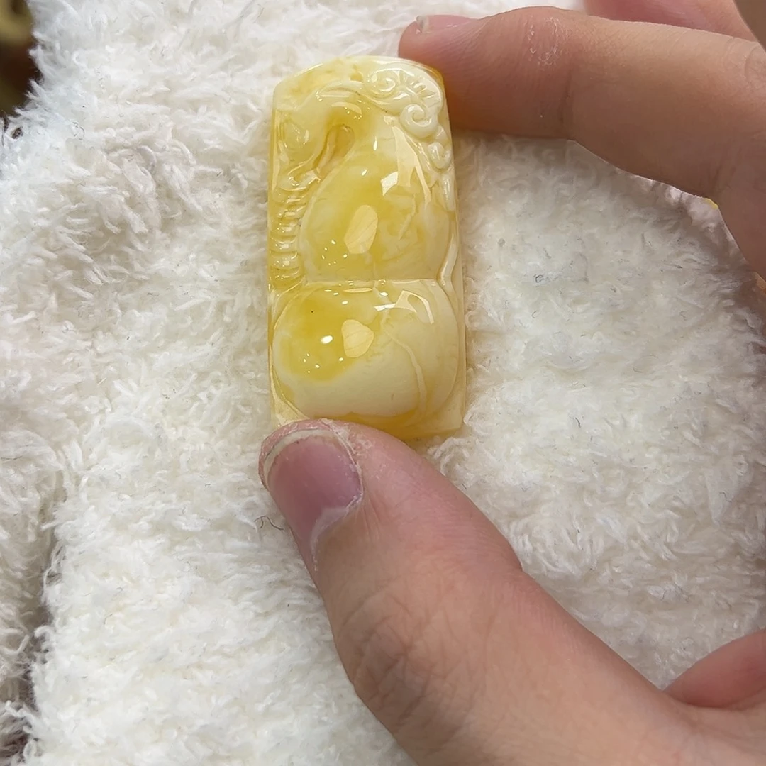 未镶嵌琥珀珠宝奇石