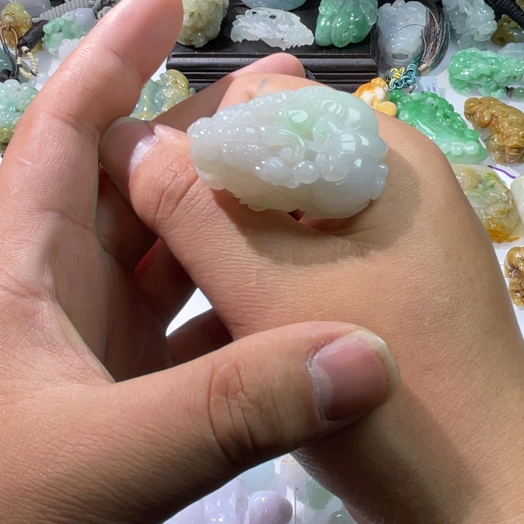 翡翠颈饰未镶嵌天然