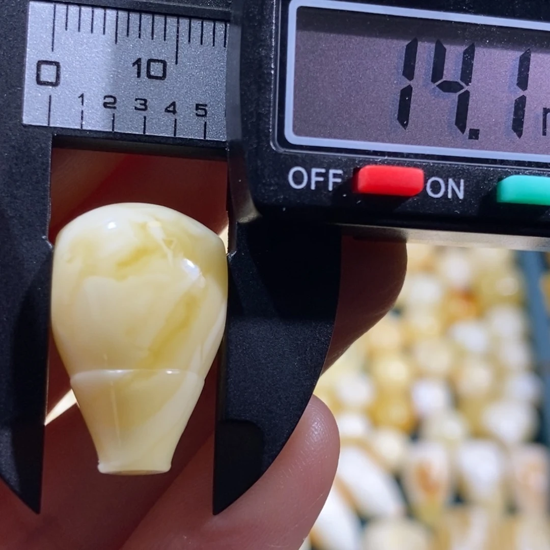 未镶嵌蜜蜡裸石配饰