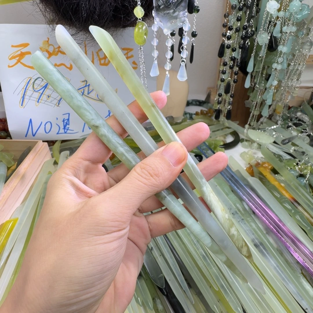 蛇纹石玉未镶嵌发饰3支，默认瑕疵