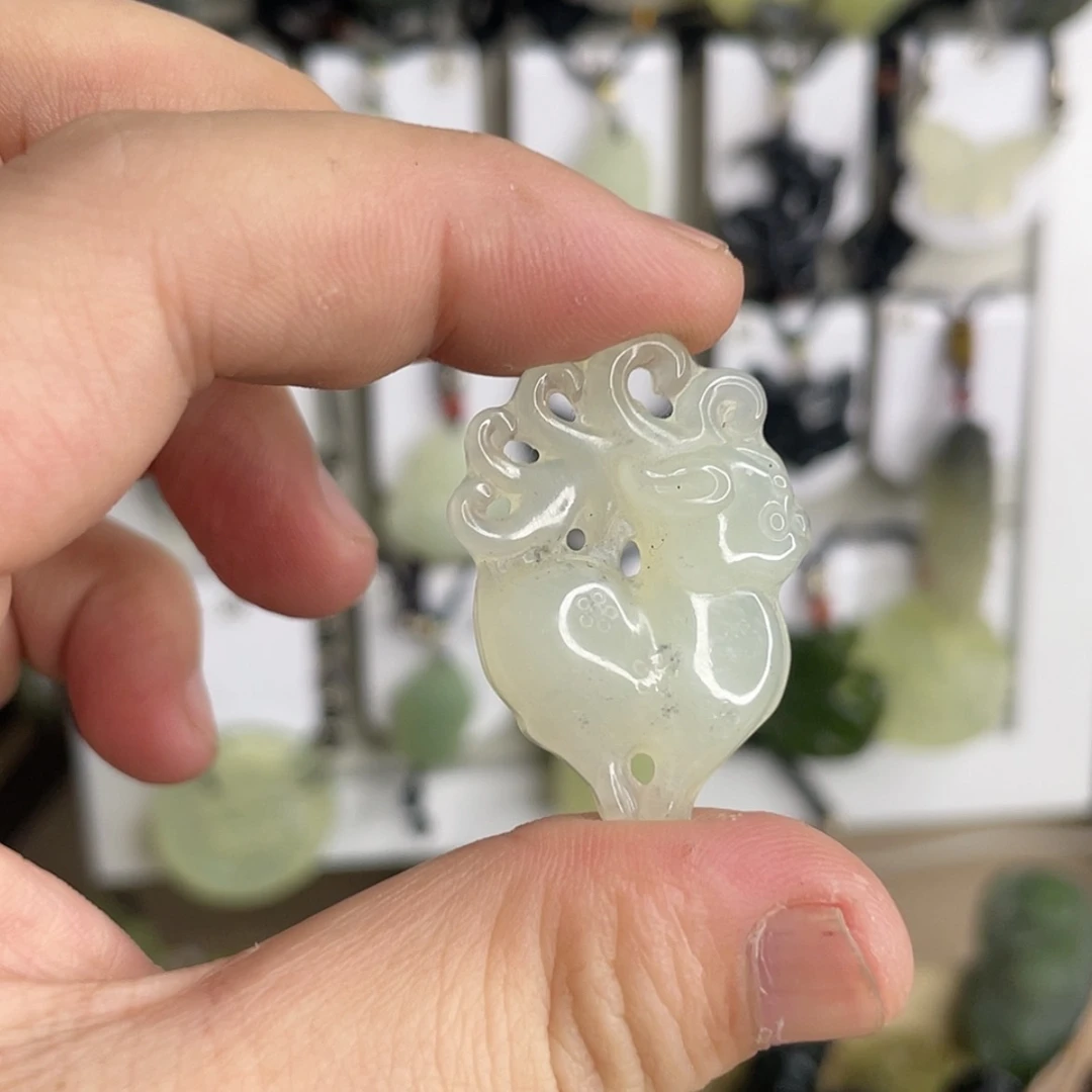 【闪购商品】岫玉颈饰未镶嵌鹿