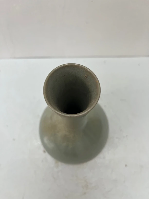 汝窑胆瓶、釉水温润、做工精细、包浆浑厚、器型规整！