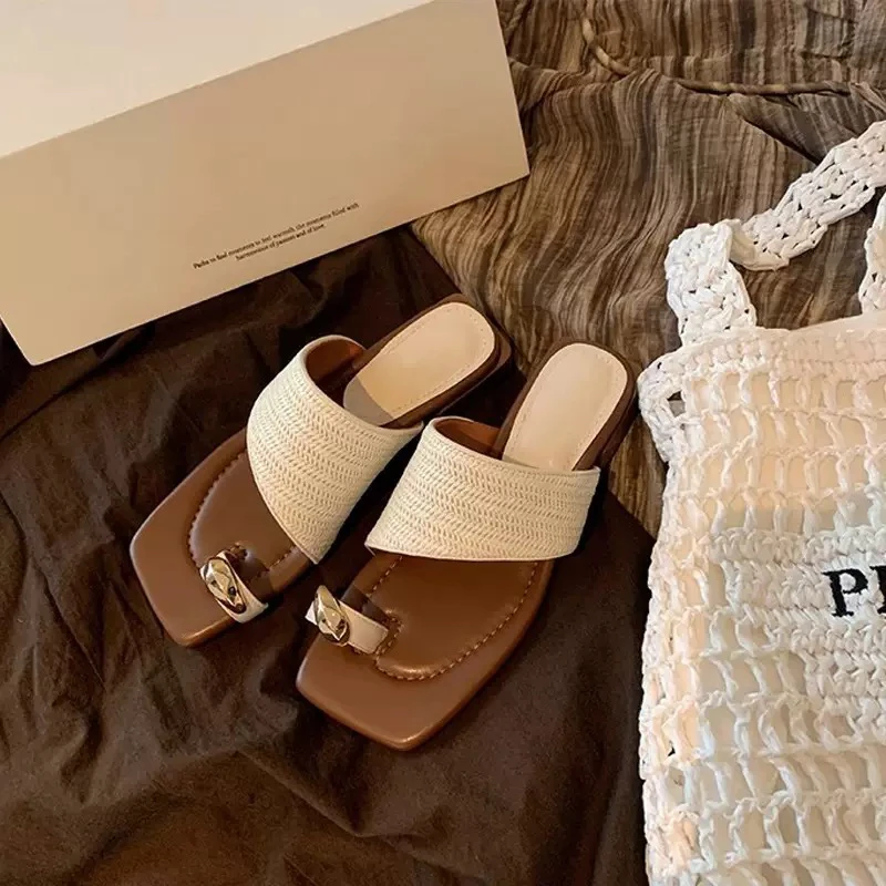法式凉拖鞋一字型粗跟外穿方头时装凉鞋小众褶皱软底低跟草编