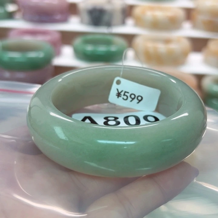 吃***豆石英岩玉手镯未镶嵌