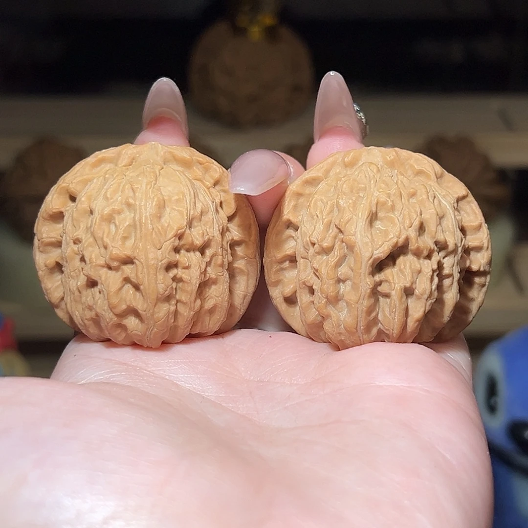 s***n文玩核桃吊坠39球白