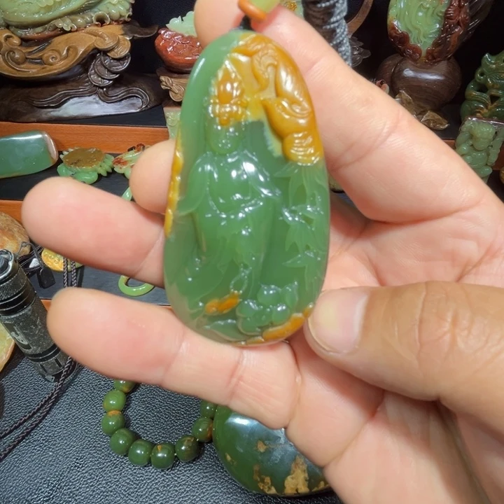 颈饰未镶嵌透闪石质玉