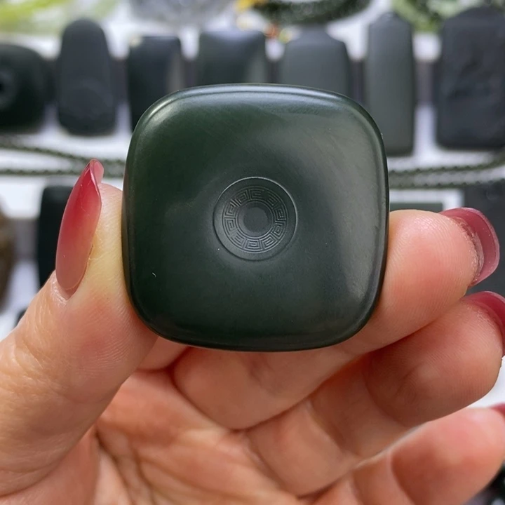 和田玉未镶嵌珠宝奇石