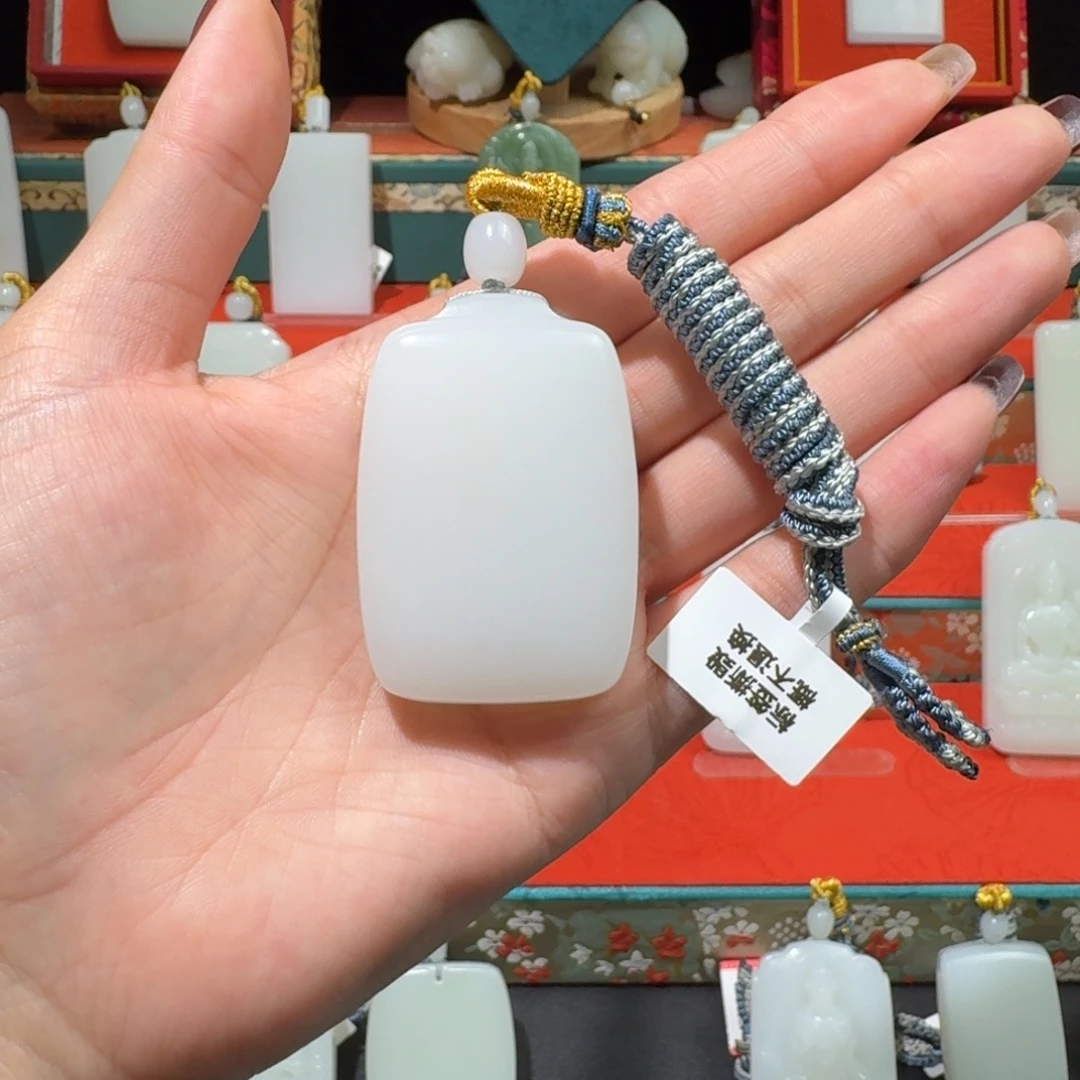 麓***森和田玉未镶嵌颈饰