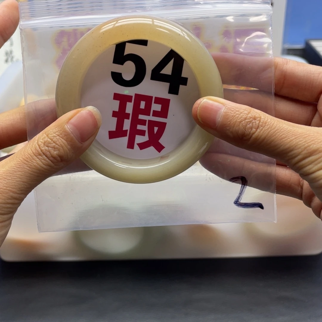 未镶嵌手镯石英质玉