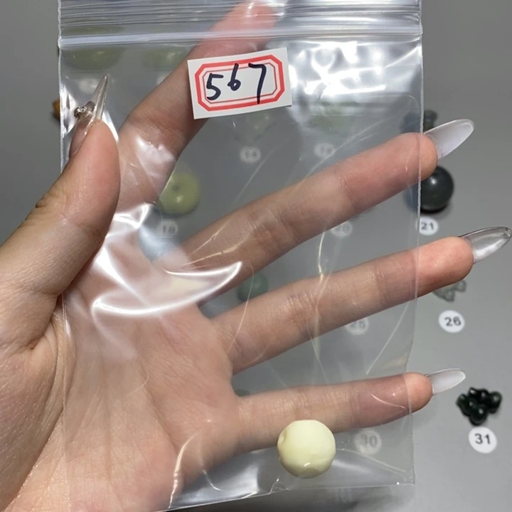 蛇纹石玉颈饰未镶嵌福*?