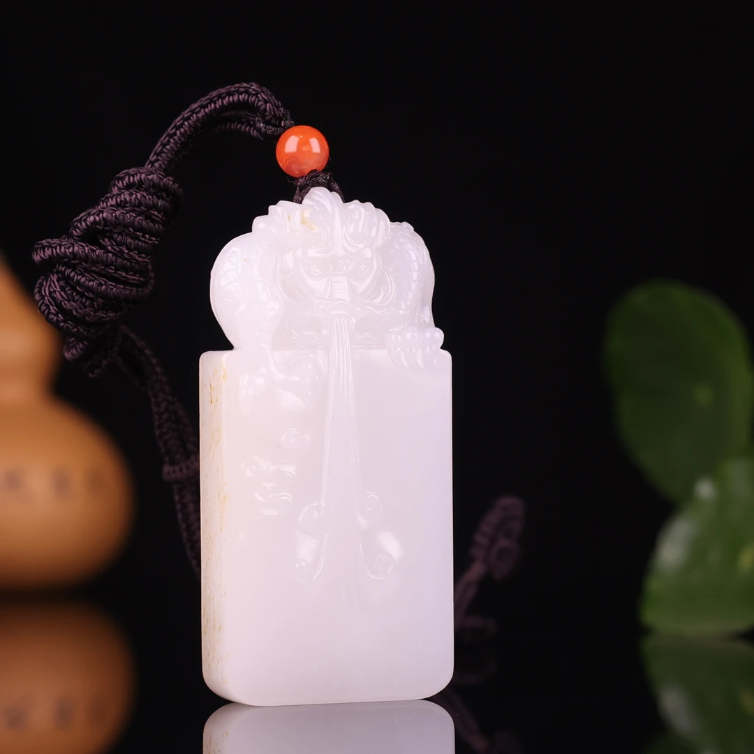 【53.8克和田玉龙牌挂件】65*31*12mm新疆和田玉一级暖白玉种老熟