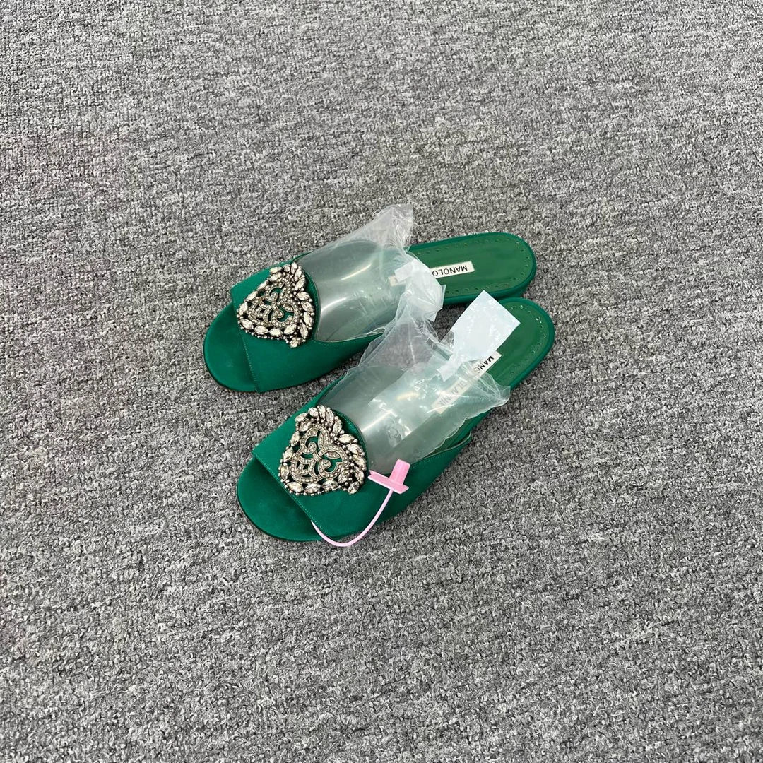 99新 MANOLO BLAHNIK/莫罗·伯拉尼克 MANOLO 丝绒半拖鞋37码