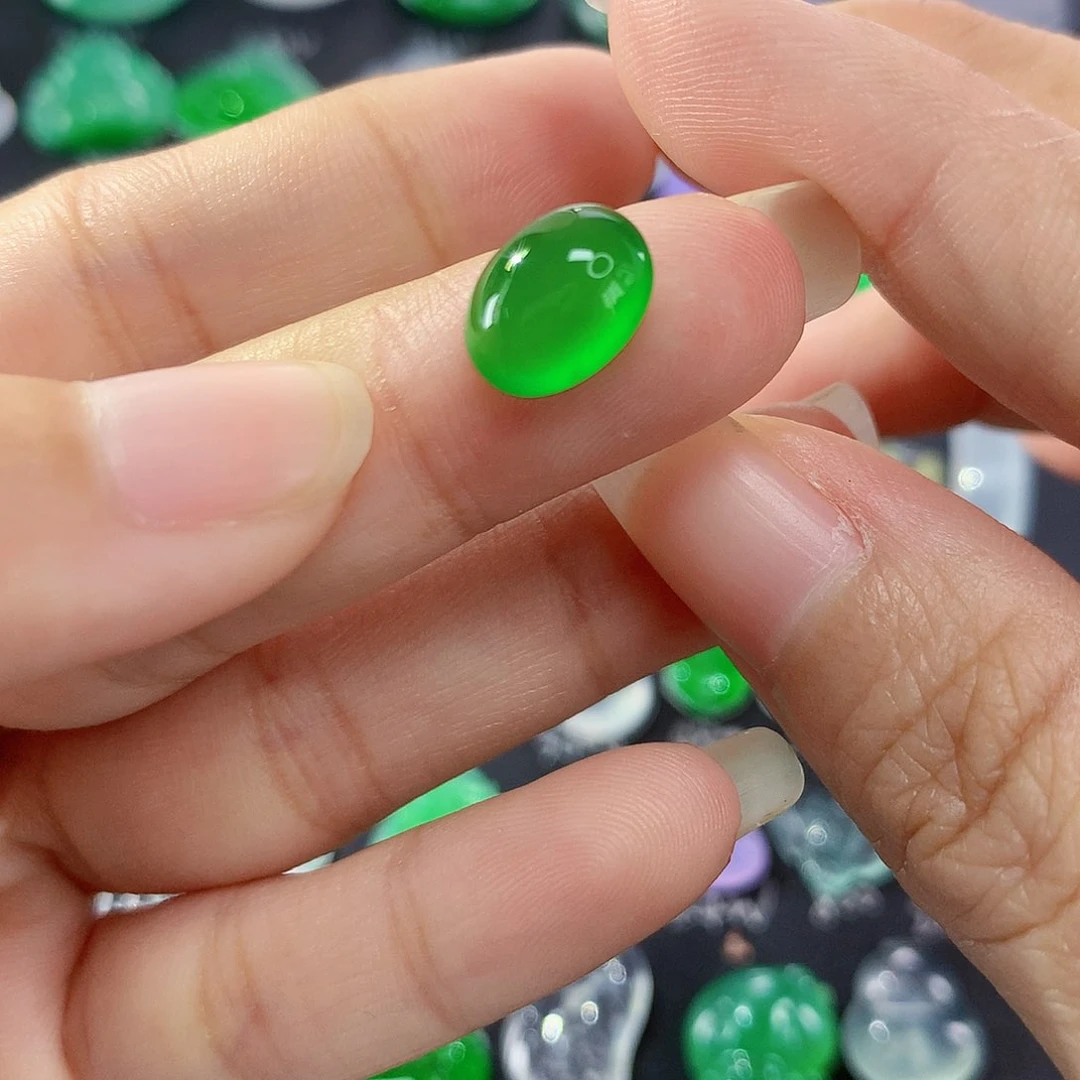 【闪购商品】翡翠颈饰未镶嵌大绿蛋