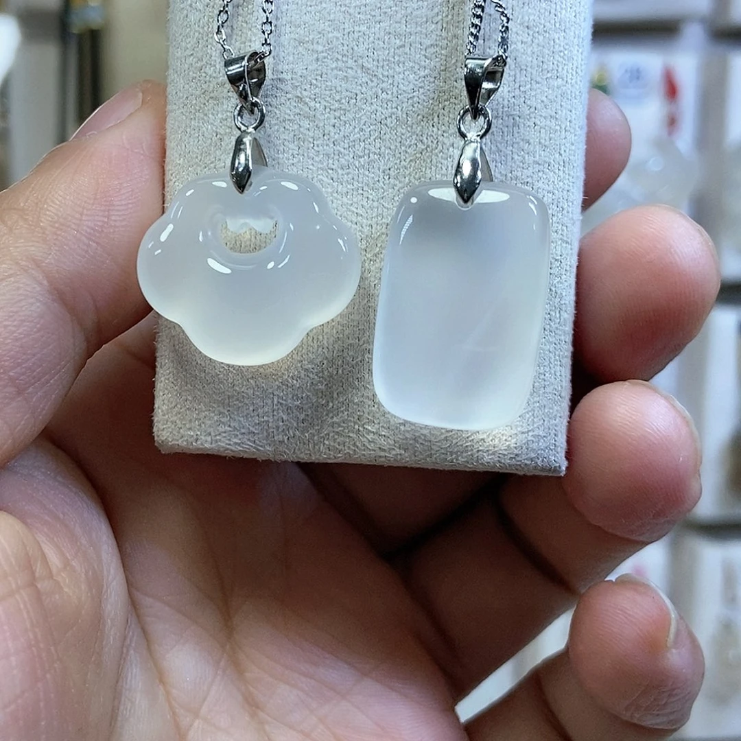 玛瑙/玉髓颈饰未镶嵌?**Ý