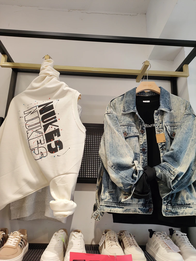 款式休闲时尚百搭连帽短款中长款舒适鞋服