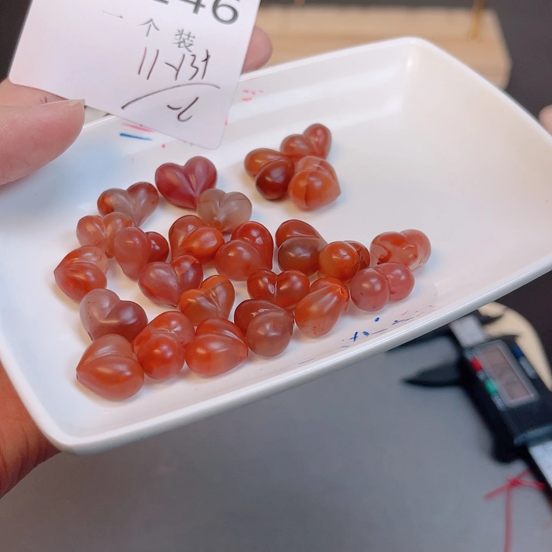 南红玛瑙未镶嵌珠宝半成品146 。