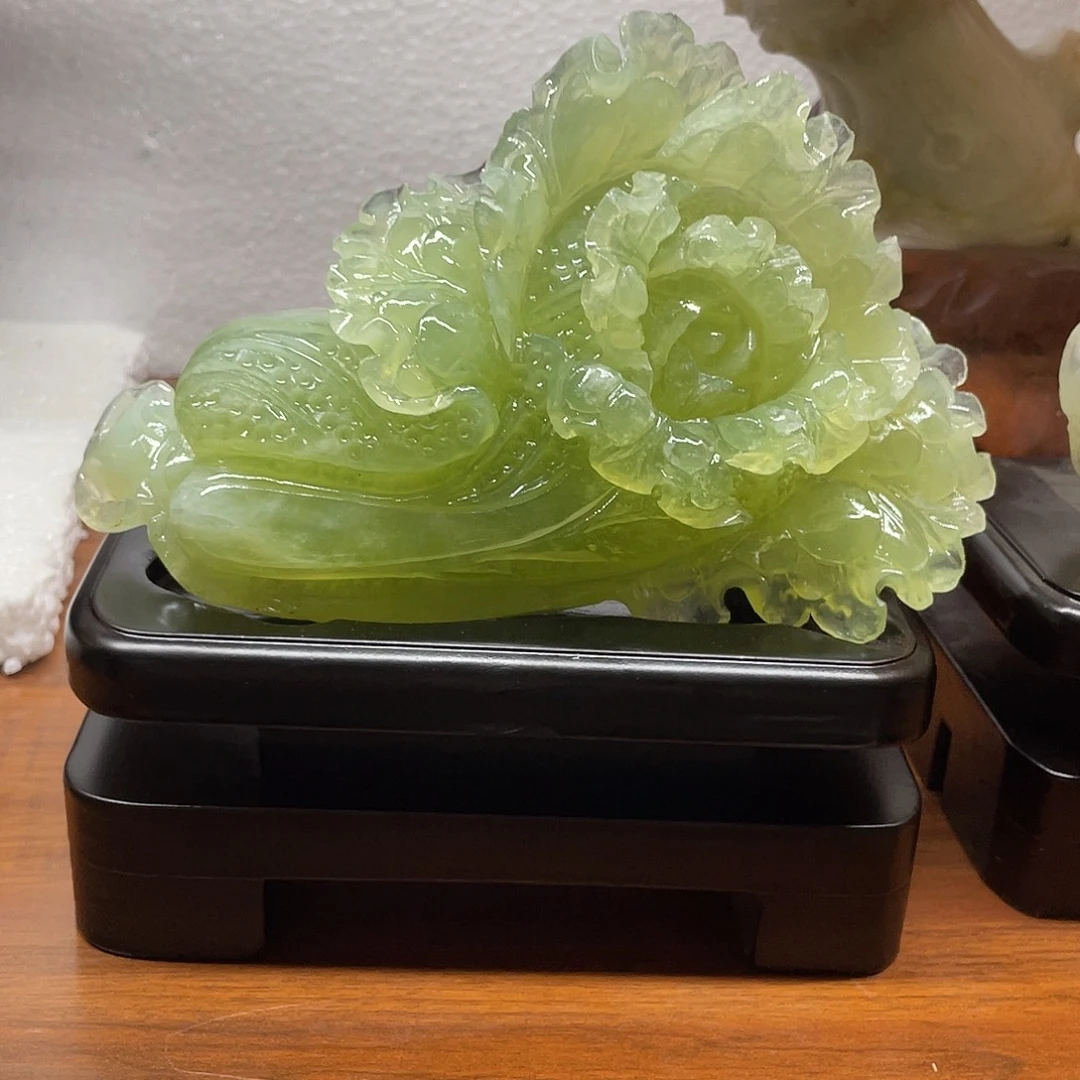 ****蛇纹石玉（覆膜）未镶嵌珠宝奇石