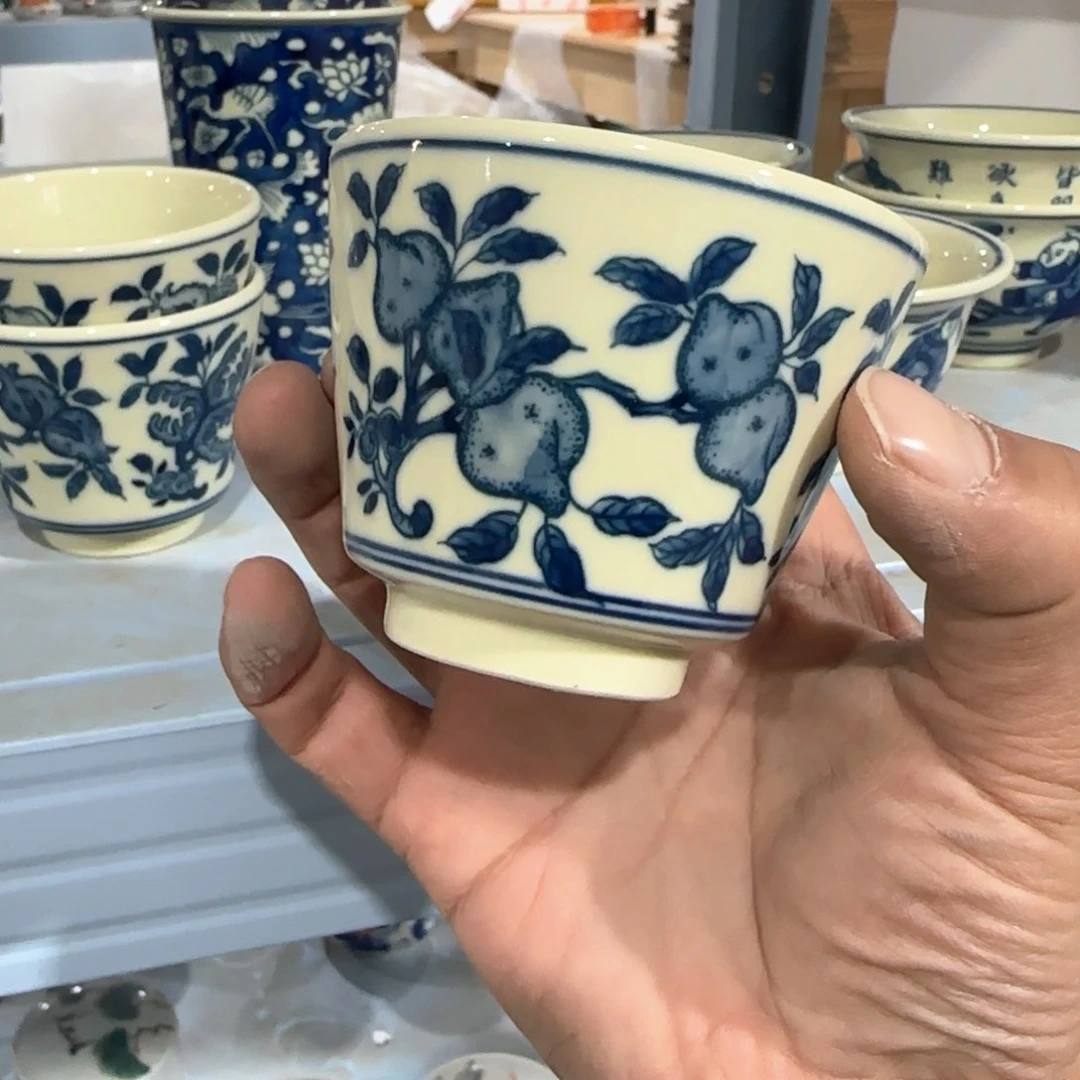 瓷片瓷器上写出两行对联来说明