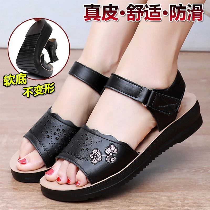 真皮妈妈鞋夏季2025新款中老年平底软底舒适防滑大码牛筋底凉鞋女