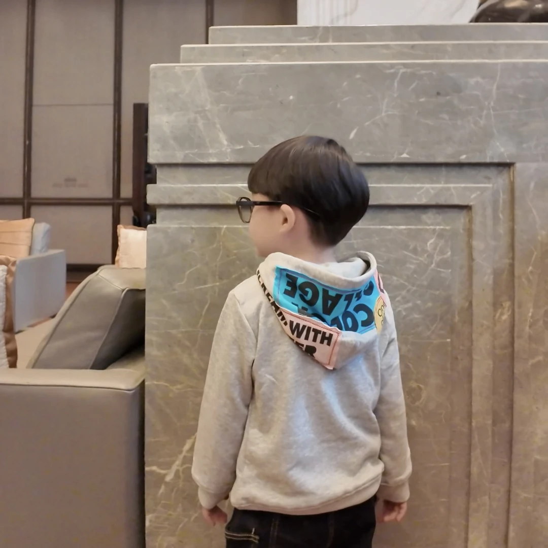 「思元定制」现25573儿童gc贴布绣修身连帽卫衣