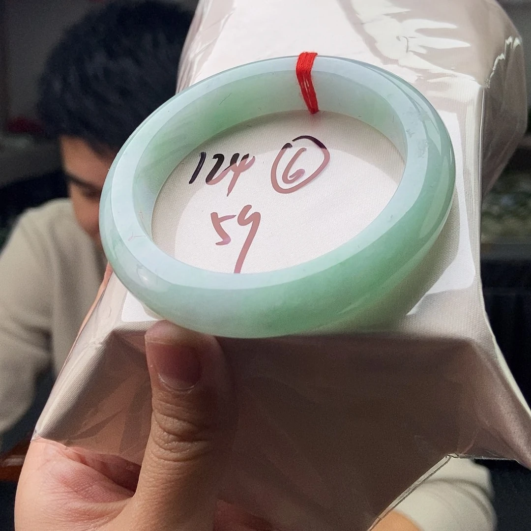 翡翠手镯未镶嵌拍一发一