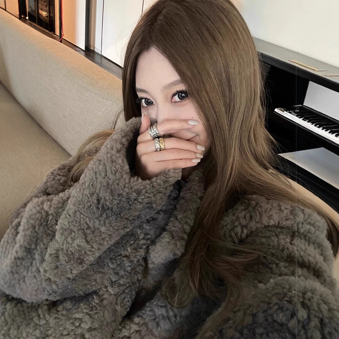 中长款皮毛一体外套女2025年冬季宽松羊羔毛毛皮草上衣毛领御姐风