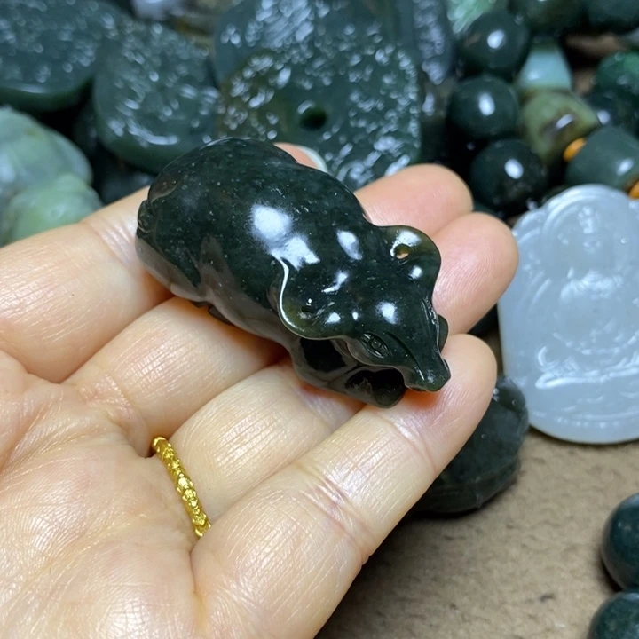 和田玉未镶嵌颈饰