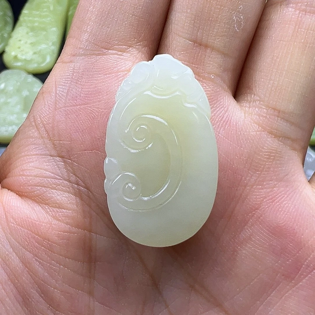 和田玉未镶嵌吊坠(赠链)