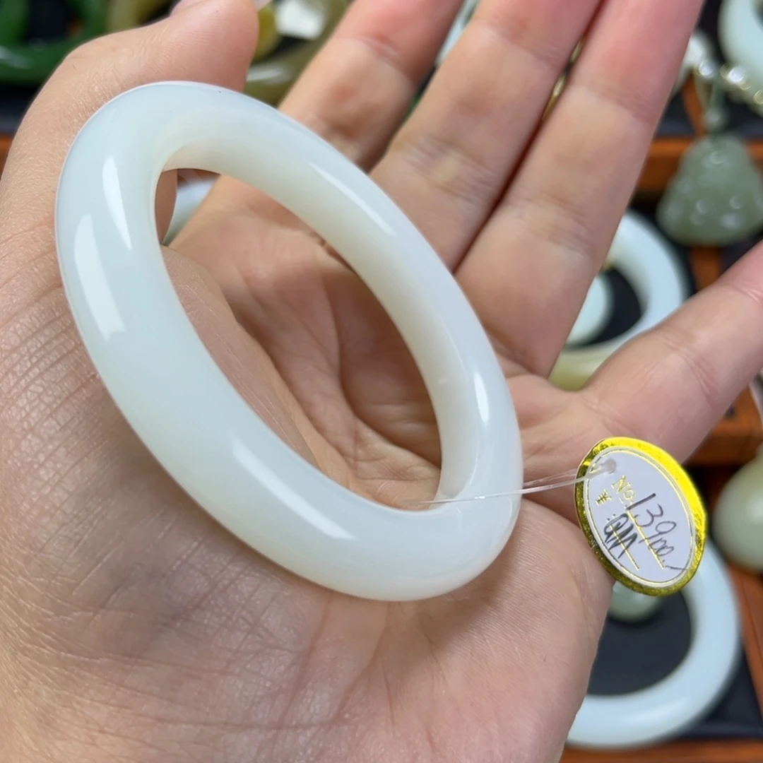 和田玉手镯未镶嵌56.57