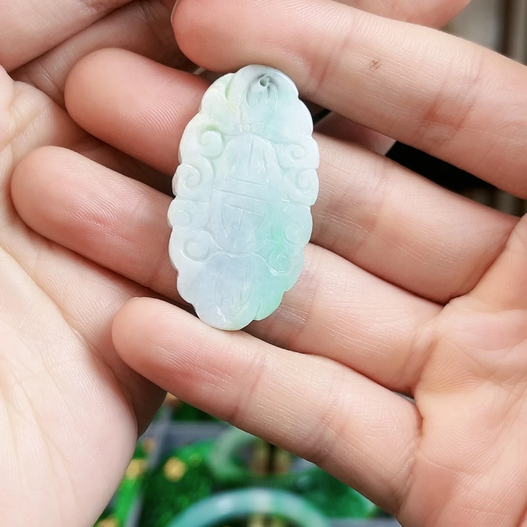 翡翠颈饰未镶嵌吊坠
