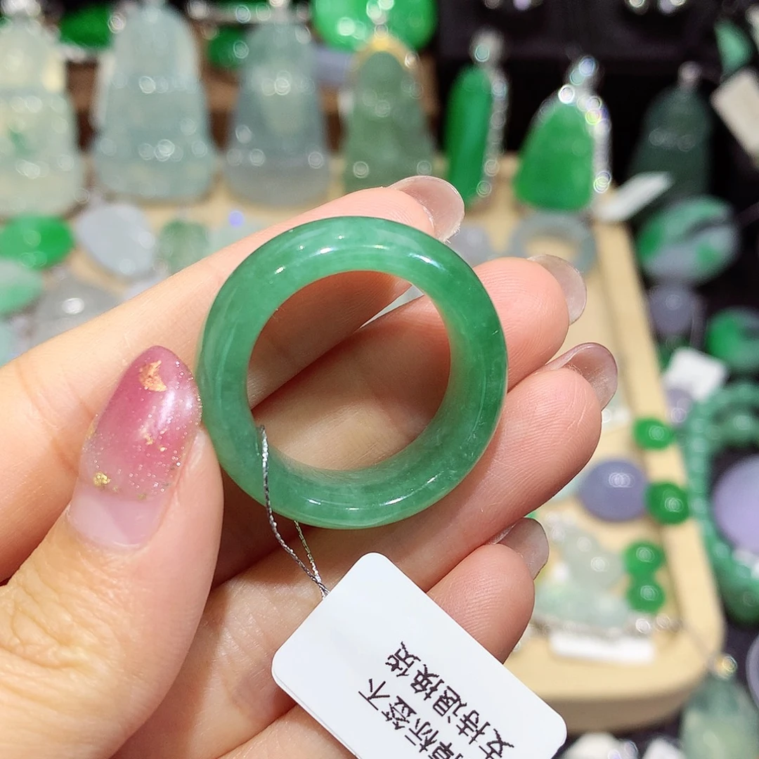 颈饰未镶嵌翡翠戒圈