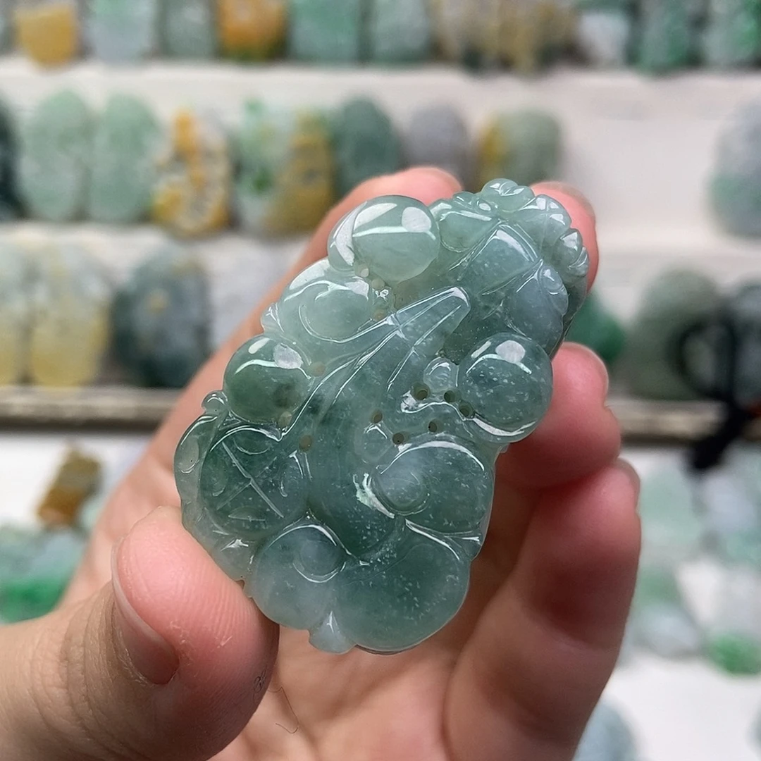 翡翠未镶嵌吊坠(赠链)